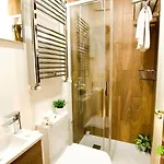 Spacious & سانتياغو دي كومبوستيلا